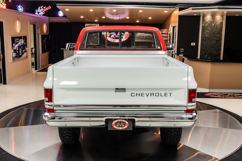 Chevrolet-K10-1987-White-Red-17