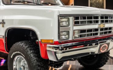 Chevrolet-K10-1987-White-Red-19