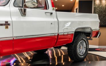 Chevrolet-K10-1987-White-Red-20