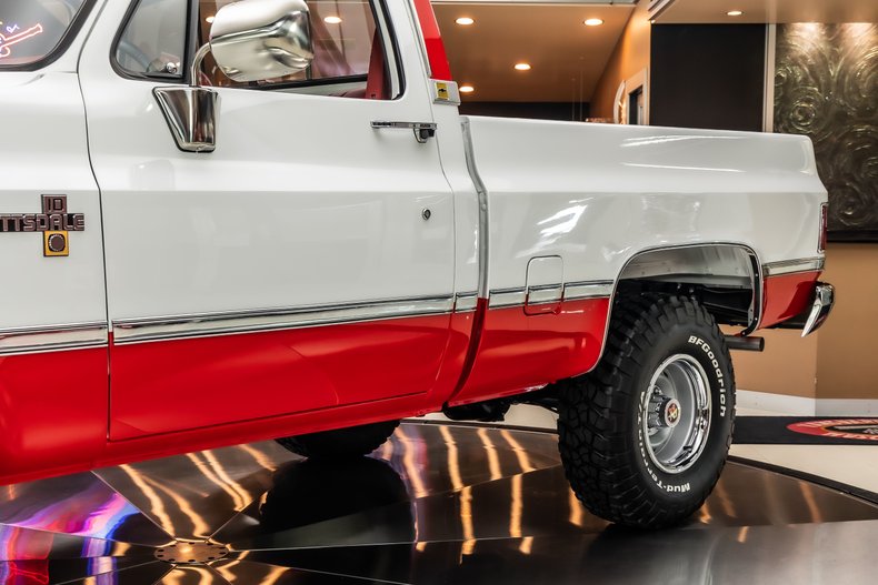 Chevrolet-K10-1987-White-Red-20