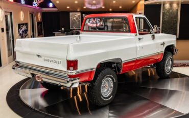 Chevrolet-K10-1987-White-Red-27