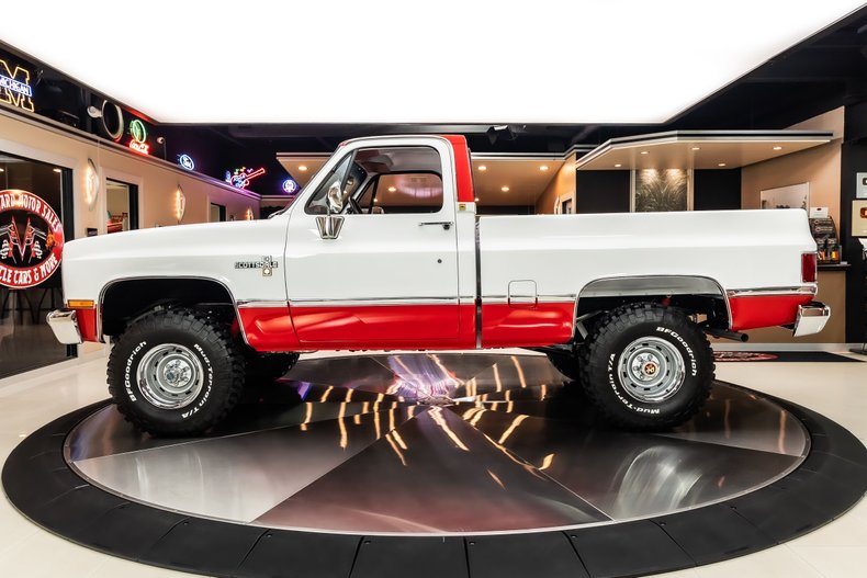 Chevrolet-K10-1987-White-Red-30