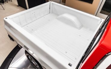 Chevrolet-K10-1987-White-Red-34