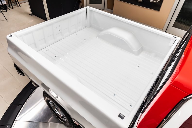 Chevrolet-K10-1987-White-Red-34