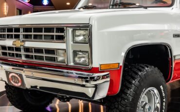 Chevrolet-K10-1987-White-Red-35