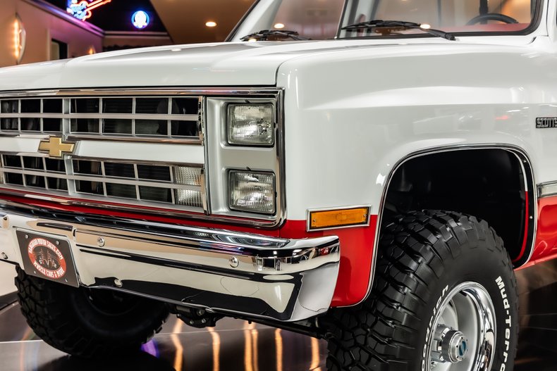 Chevrolet-K10-1987-White-Red-35