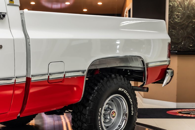 Chevrolet-K10-1987-White-Red-36