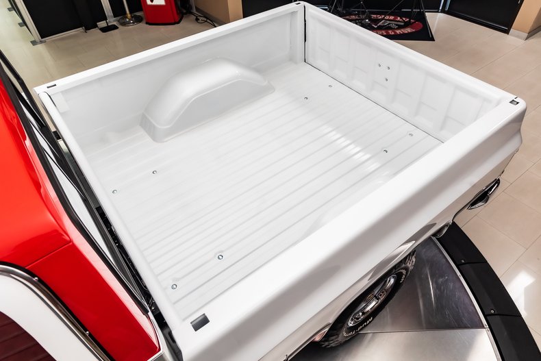 Chevrolet-K10-1987-White-Red-37