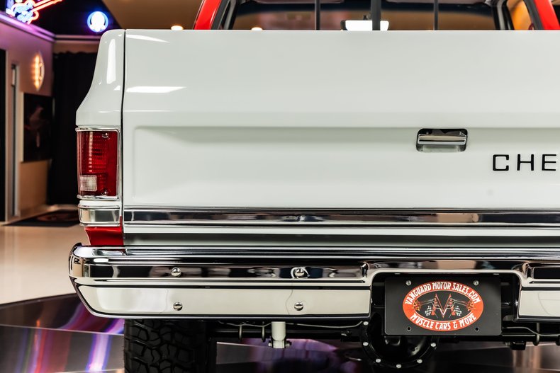 Chevrolet-K10-1987-White-Red-38