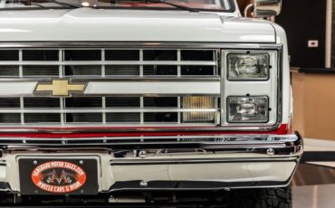 Chevrolet-K10-1987-White-Red-4