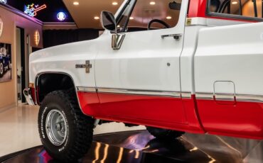 Chevrolet-K10-1987-White-Red-40