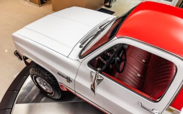 Chevrolet-K10-1987-White-Red-42