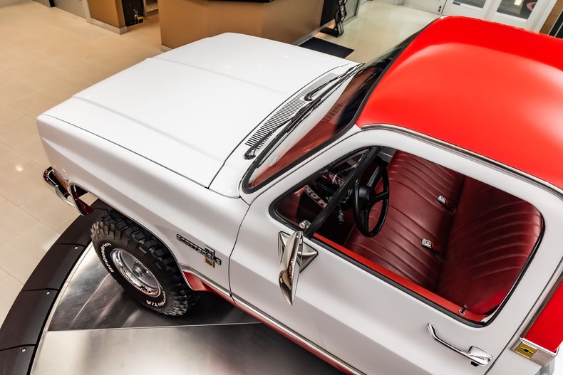 Chevrolet-K10-1987-White-Red-42