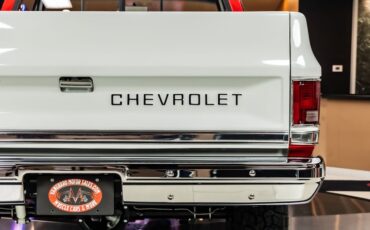 Chevrolet-K10-1987-White-Red-43