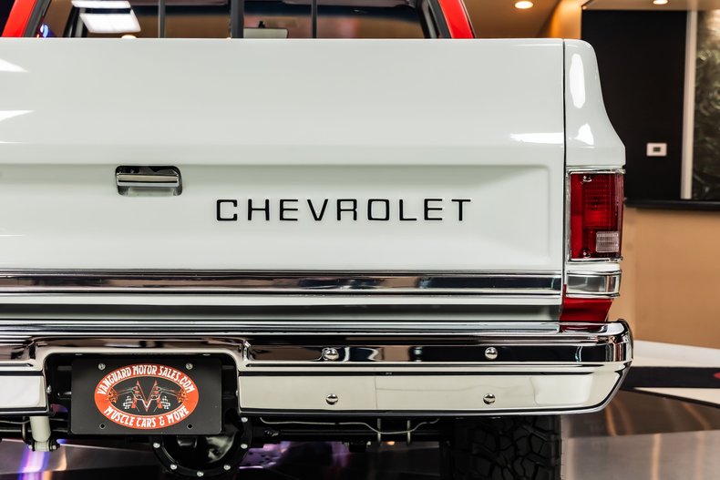 Chevrolet-K10-1987-White-Red-43