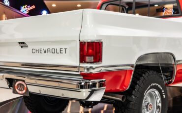 Chevrolet-K10-1987-White-Red-44