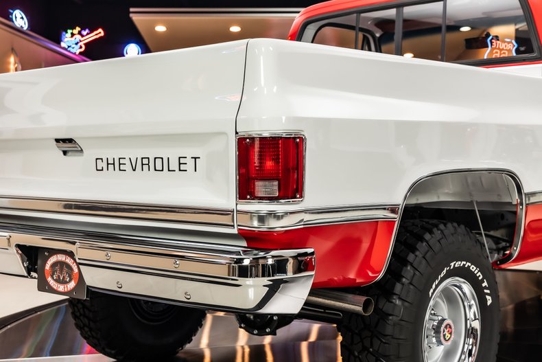 Chevrolet-K10-1987-White-Red-44