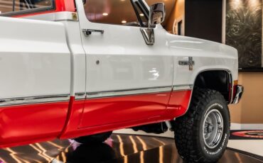 Chevrolet-K10-1987-White-Red-45