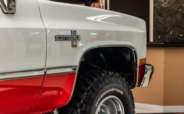 Chevrolet-K10-1987-White-Red-46