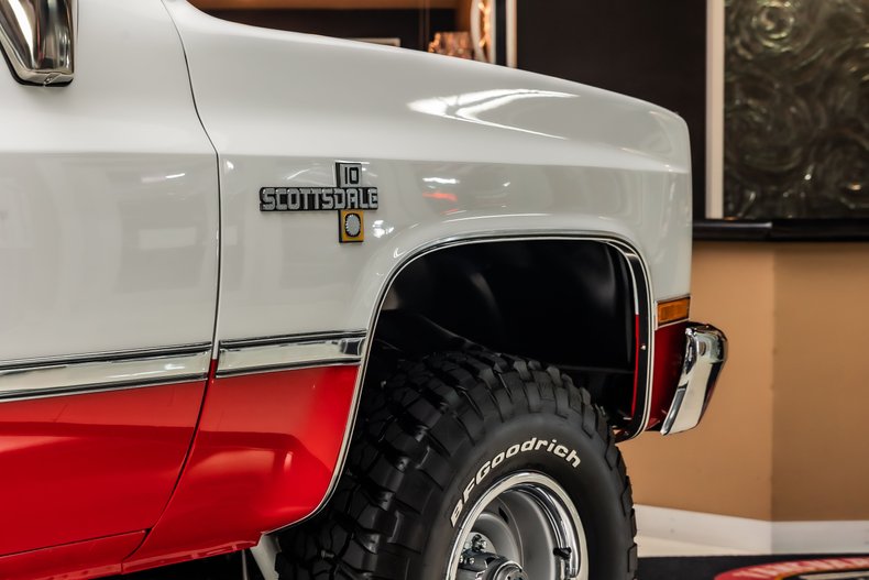 Chevrolet-K10-1987-White-Red-46