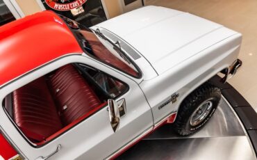 Chevrolet-K10-1987-White-Red-47