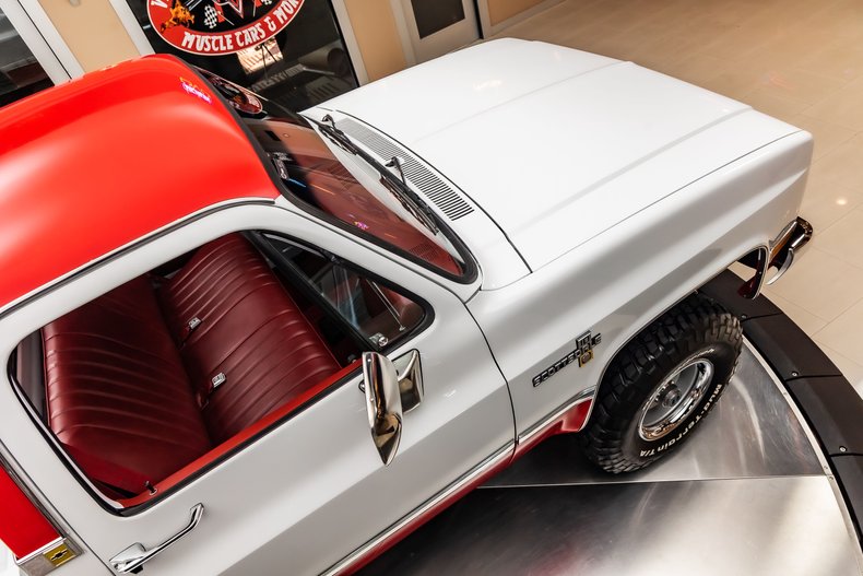 Chevrolet-K10-1987-White-Red-47
