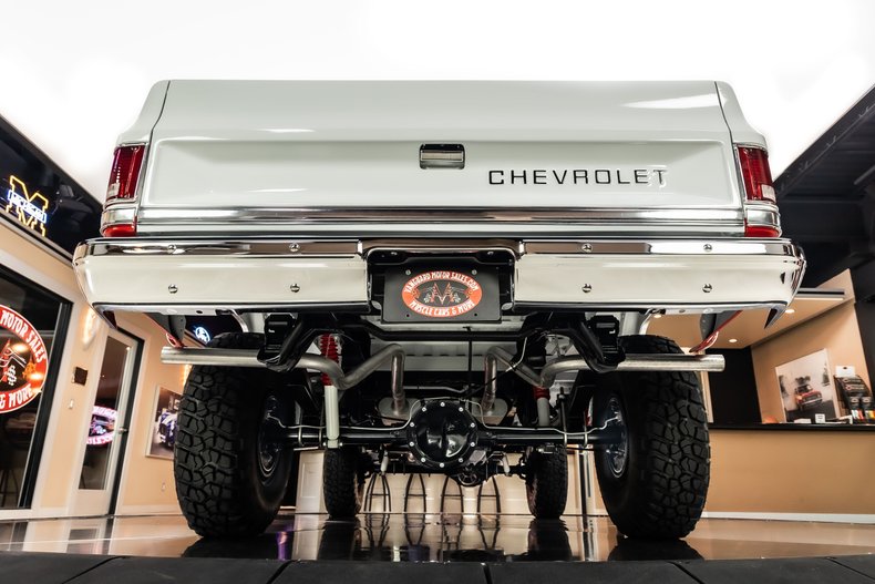 Chevrolet-K10-1987-White-Red-7