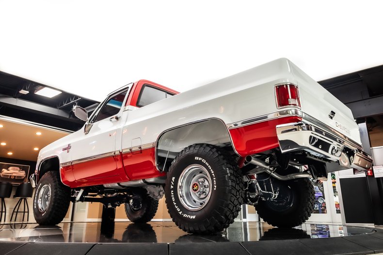Chevrolet-K10-1987-White-Red-8