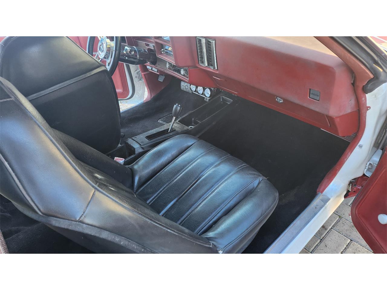 Chevrolet-Laguna-s3-1975-WhiteRed-RedBlack-7