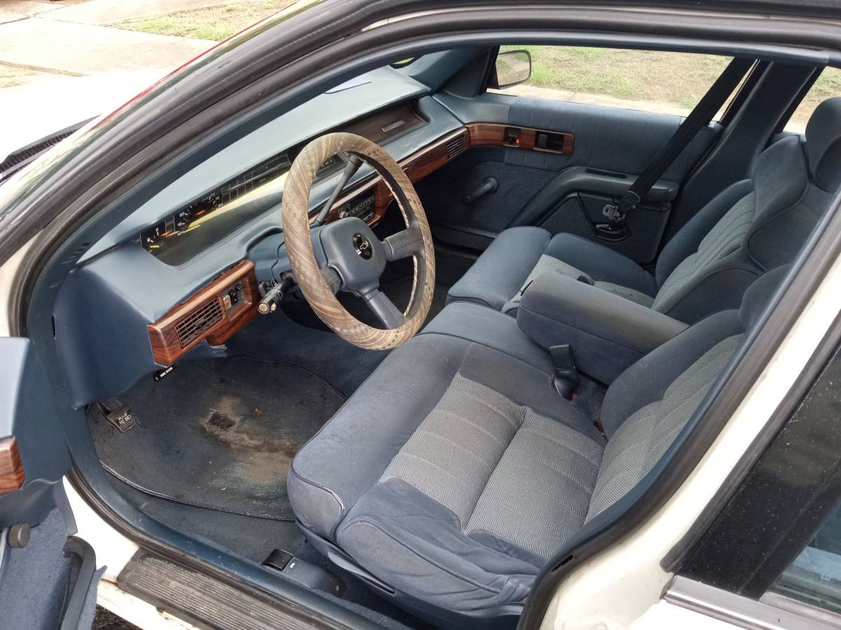 Chevrolet-Lumina-1991-white-2