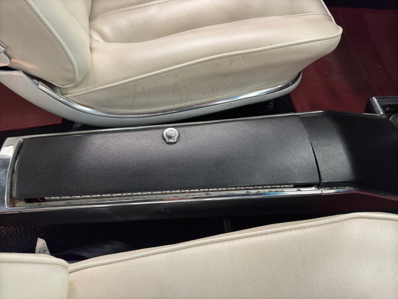 Chevrolet-Malibu-1966-Madeira-Maroon-White-43