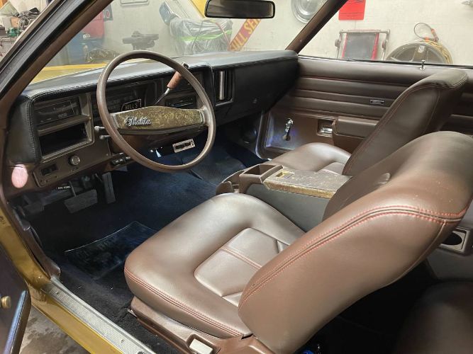 Chevrolet-Malibu-1977-Custom-Custom-Leather-8