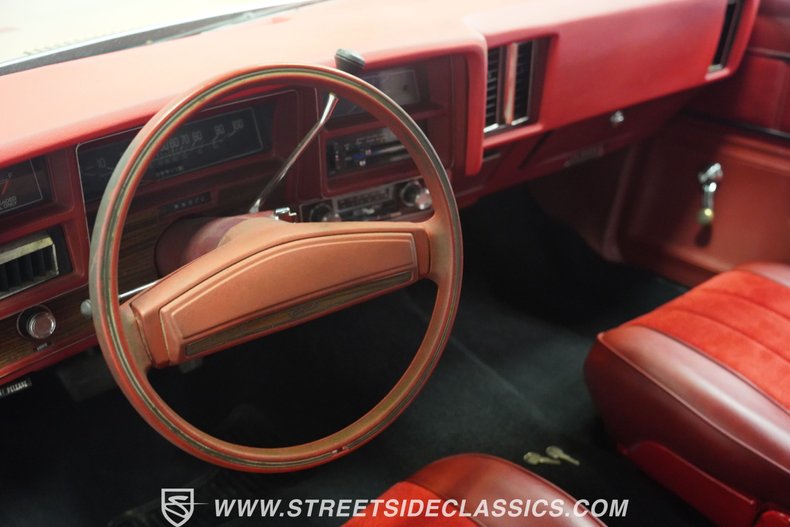 Chevrolet-Malibu-1977-Red-Red-41