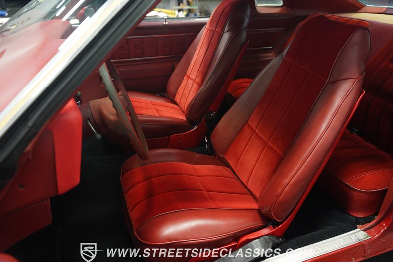 Chevrolet-Malibu-1977-Red-Red-46