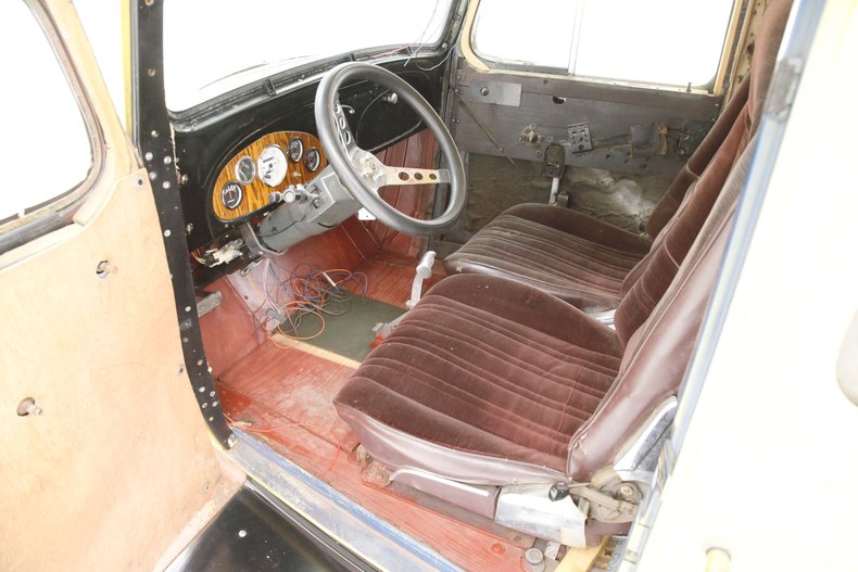 Chevrolet-Master-1934-Yellow-Burgundy-32