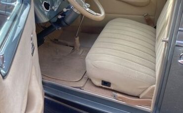 Chevrolet-Master-deluxe-1934-Silver-Tan-4