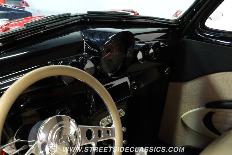 Chevrolet-Master-deluxe-1940-Red-Black-ampamp-Red-34