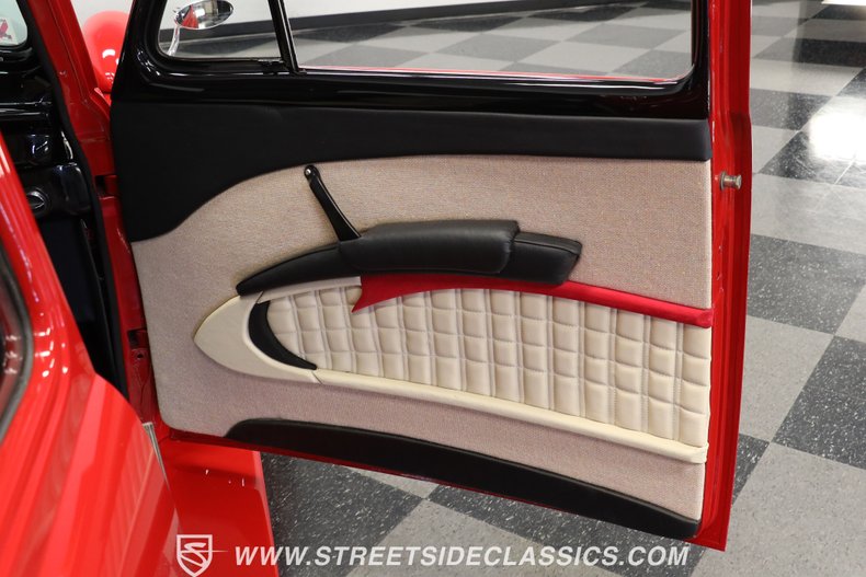 Chevrolet-Master-deluxe-1940-Red-Black-ampamp-Red-42
