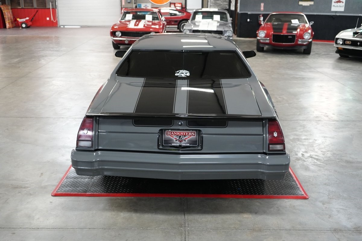 Chevrolet-Monte-Carlo-1976-Coupe-13