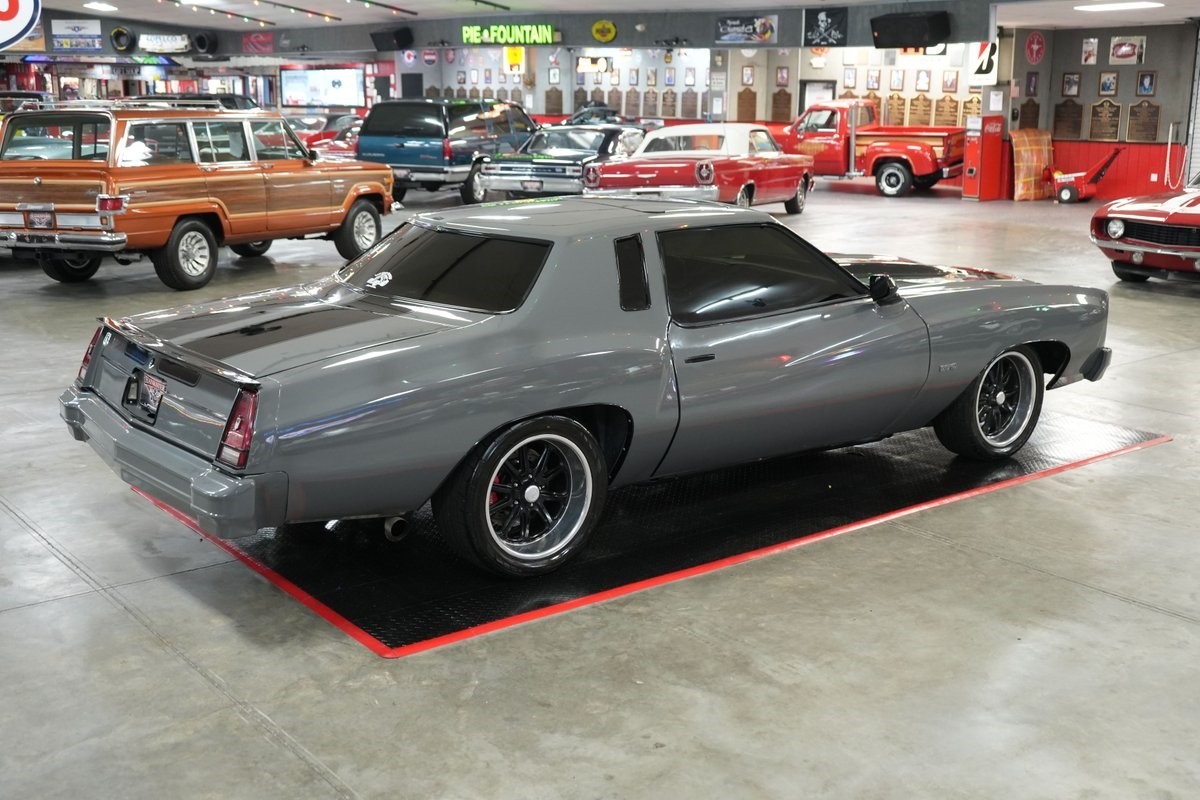 Chevrolet-Monte-Carlo-1976-Coupe-14