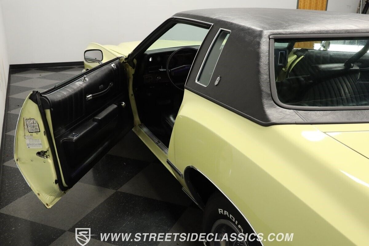 Chevrolet-Monte-Carlo-1976-Coupe-32