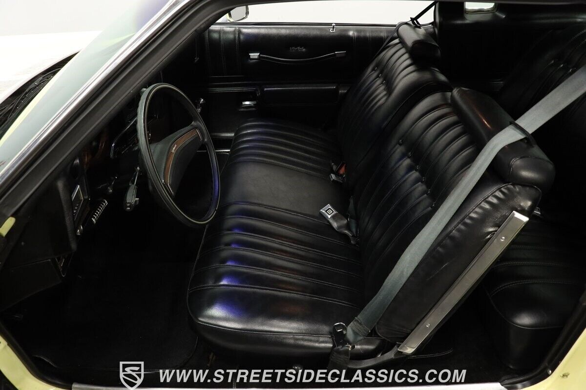 Chevrolet-Monte-Carlo-1976-Coupe-34