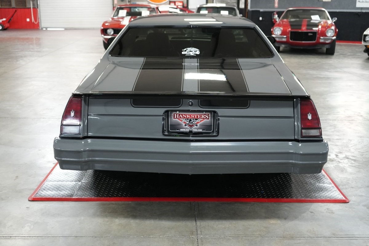 Chevrolet-Monte-Carlo-1976-Coupe-4