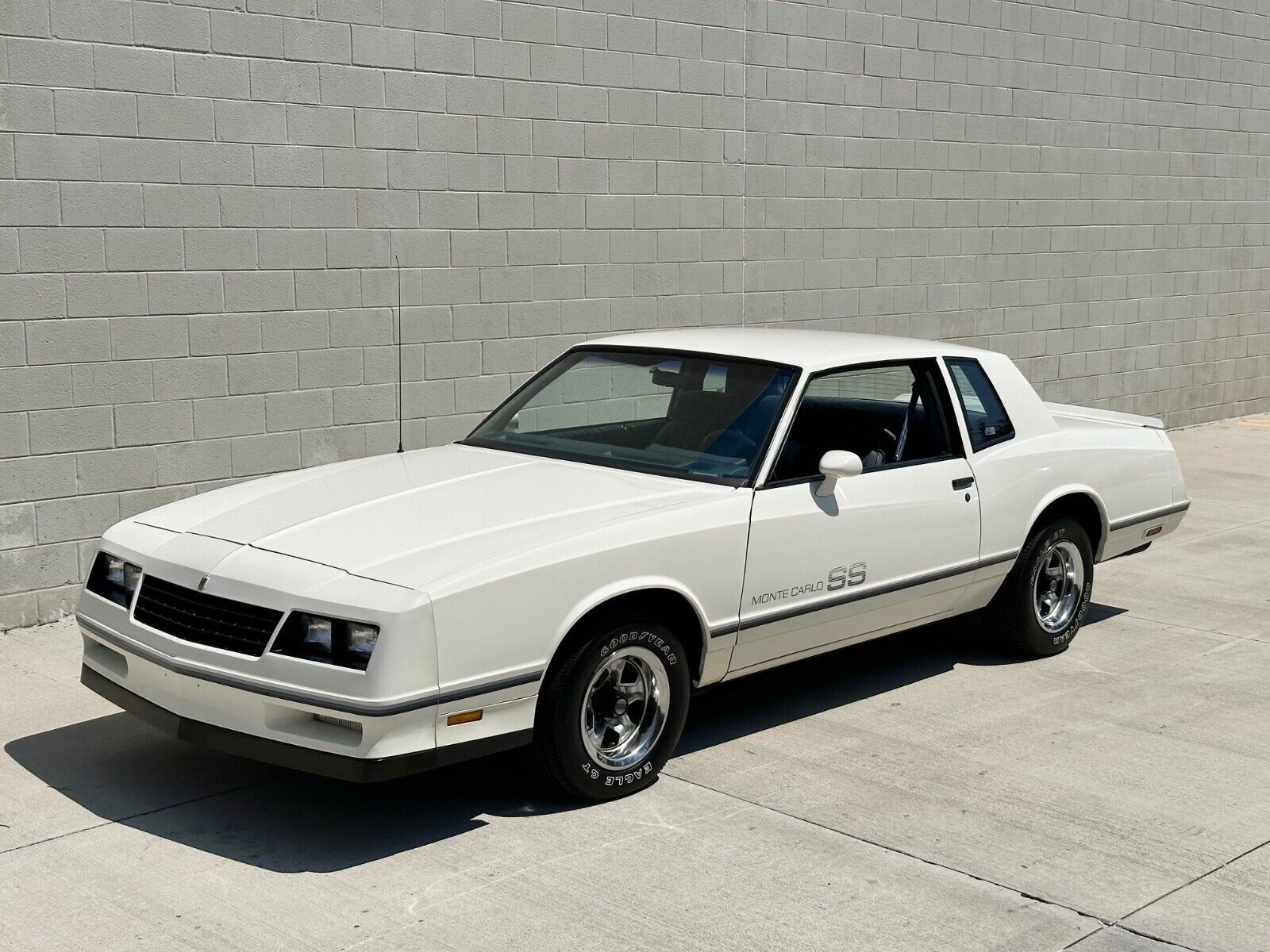Chevrolet-Monte-Carlo-1984-Coupe-10