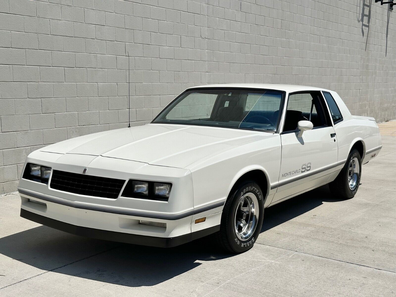 Chevrolet-Monte-Carlo-1984-Coupe-11