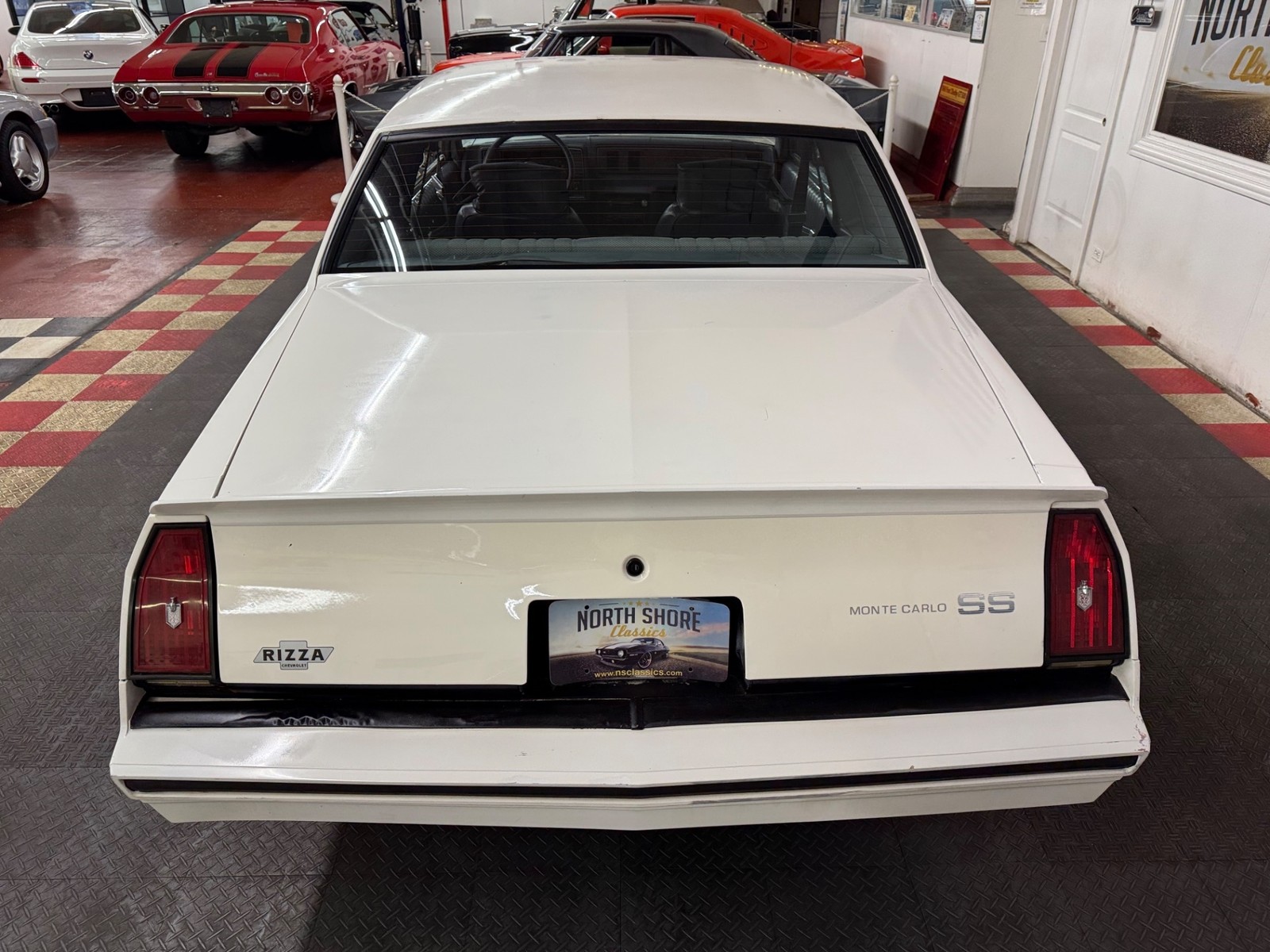 Chevrolet-Monte-Carlo-1984-Coupe-12