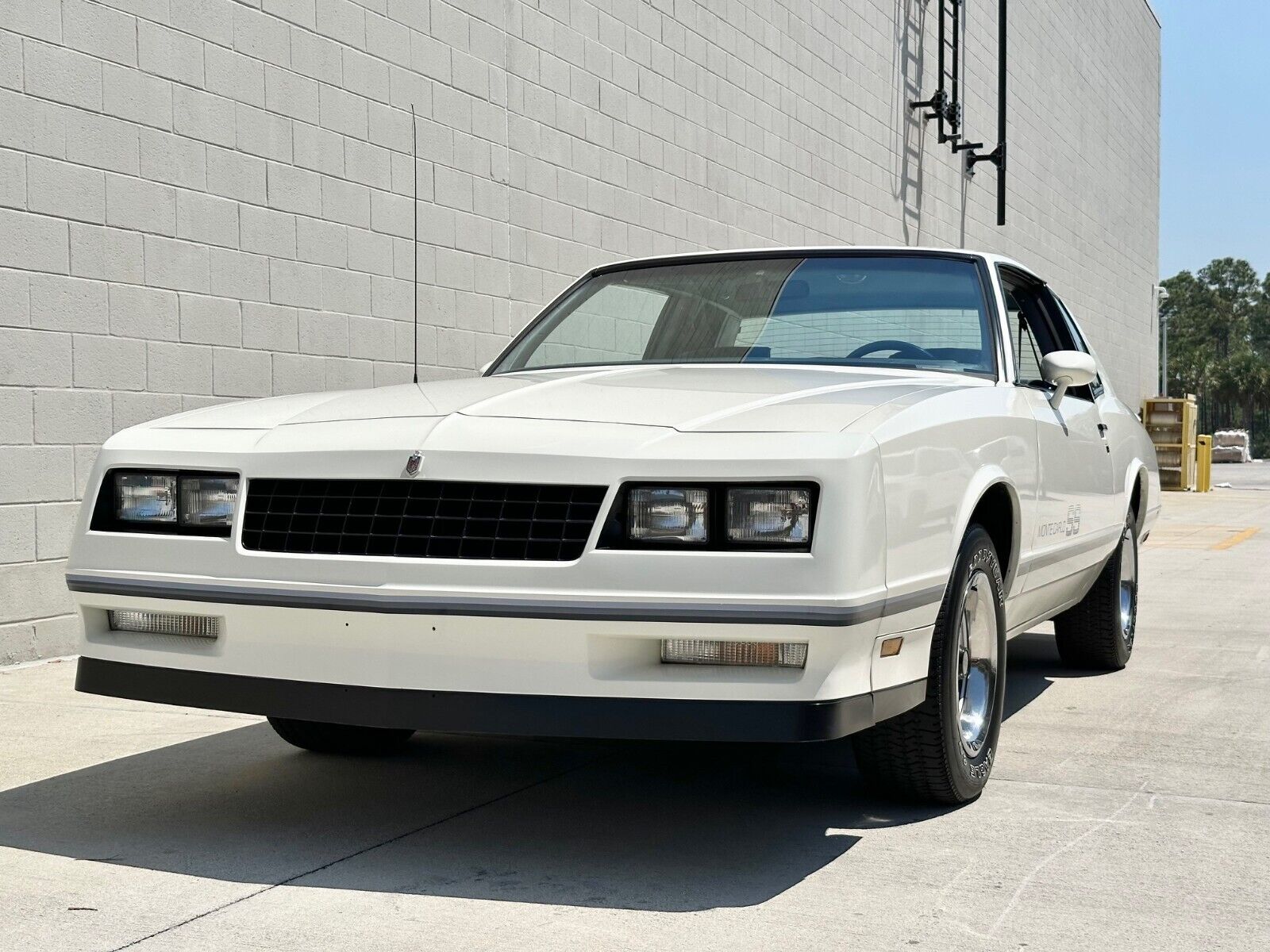 Chevrolet-Monte-Carlo-1984-Coupe-12