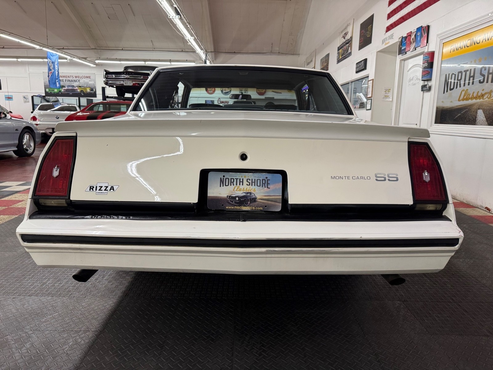Chevrolet-Monte-Carlo-1984-Coupe-13