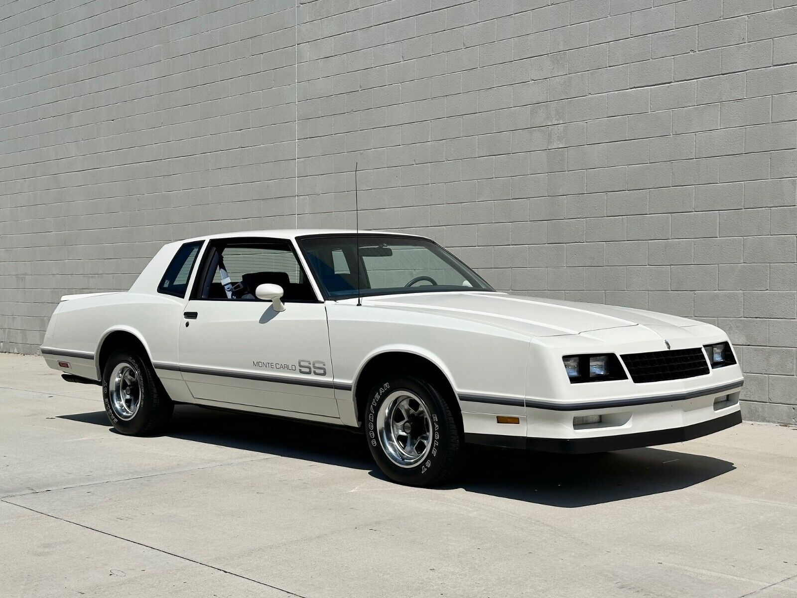 Chevrolet-Monte-Carlo-1984-Coupe-14
