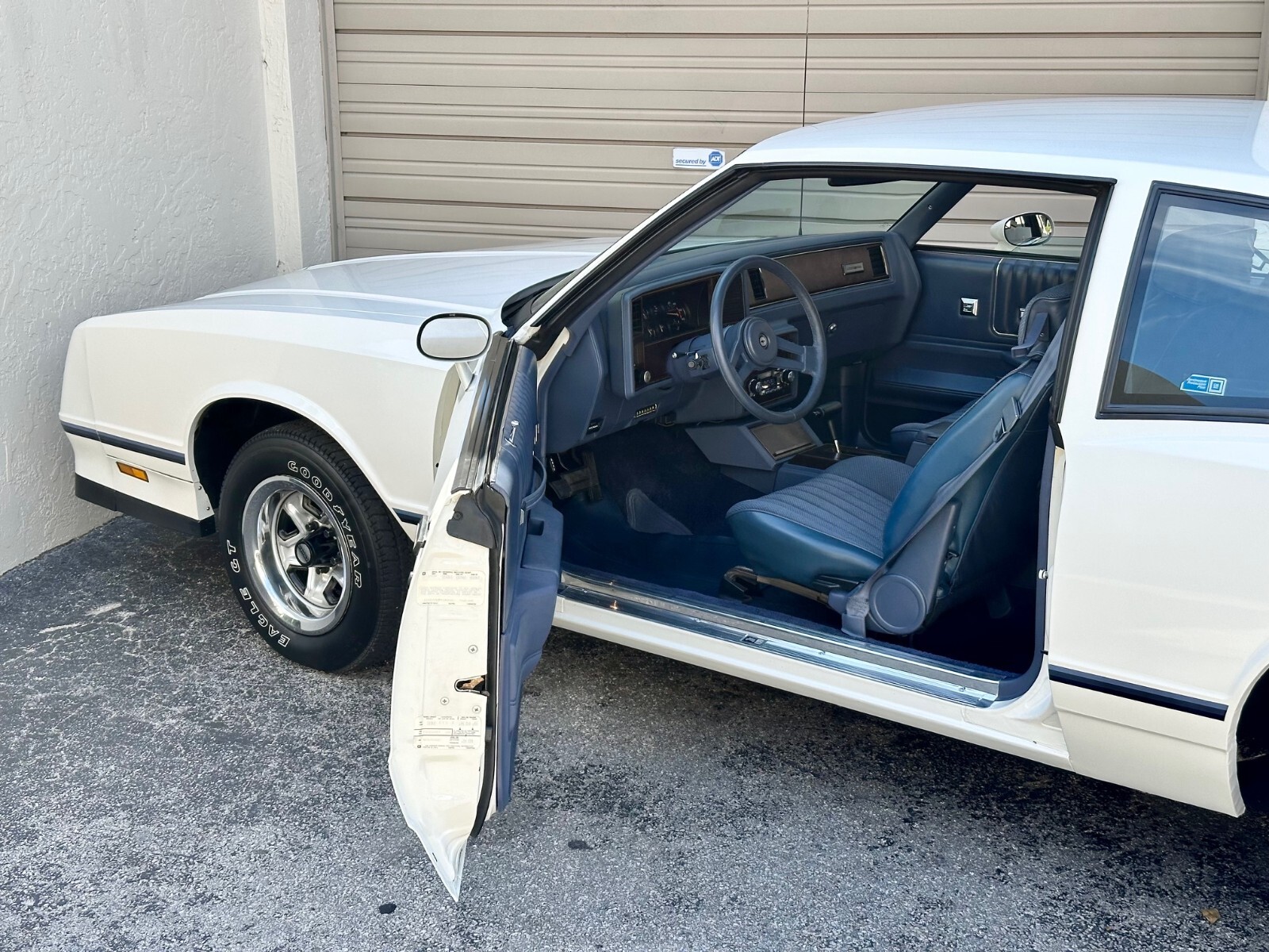 Chevrolet-Monte-Carlo-1984-Coupe-17